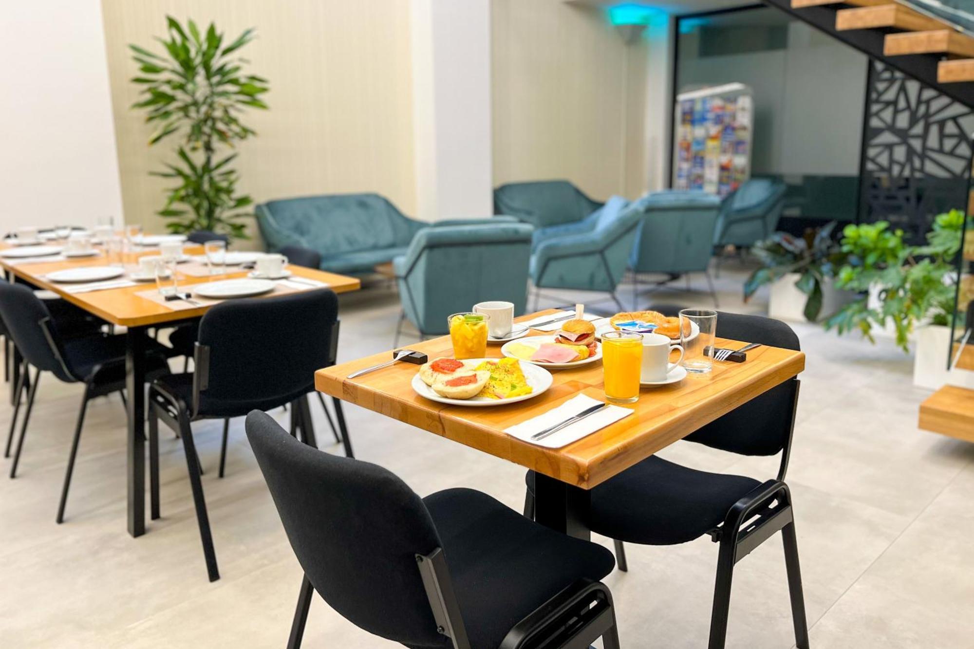 Mg Poniente Hotell